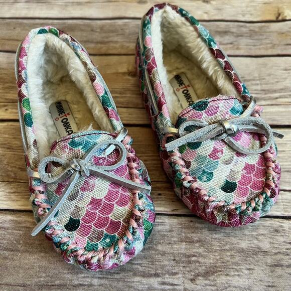Minnetonka Mermaid Slippers - Picture 2 of 8